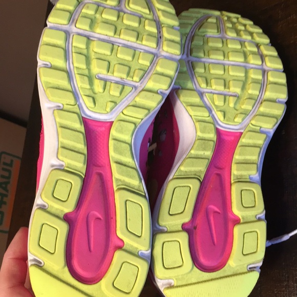 Nike’s Will fit size 8.5 although size is US 7Y. - Picture 3 of 3